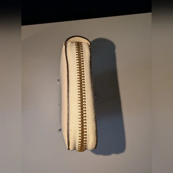 Vintage Gucci Cream Leather Zip Wallet with Interlocking GG - Picture 5 of 11